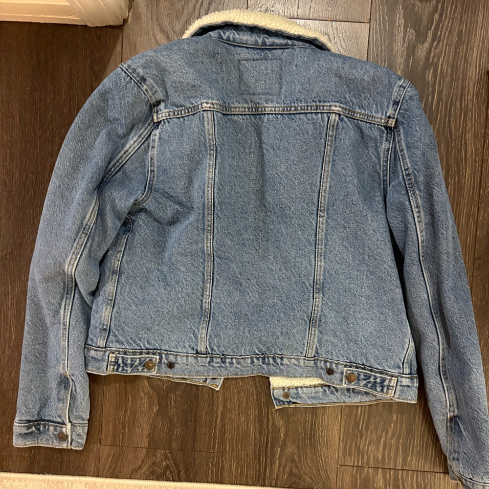 Levi’s Sherpa Lined Jean Jacket - Picture 3 of 4
